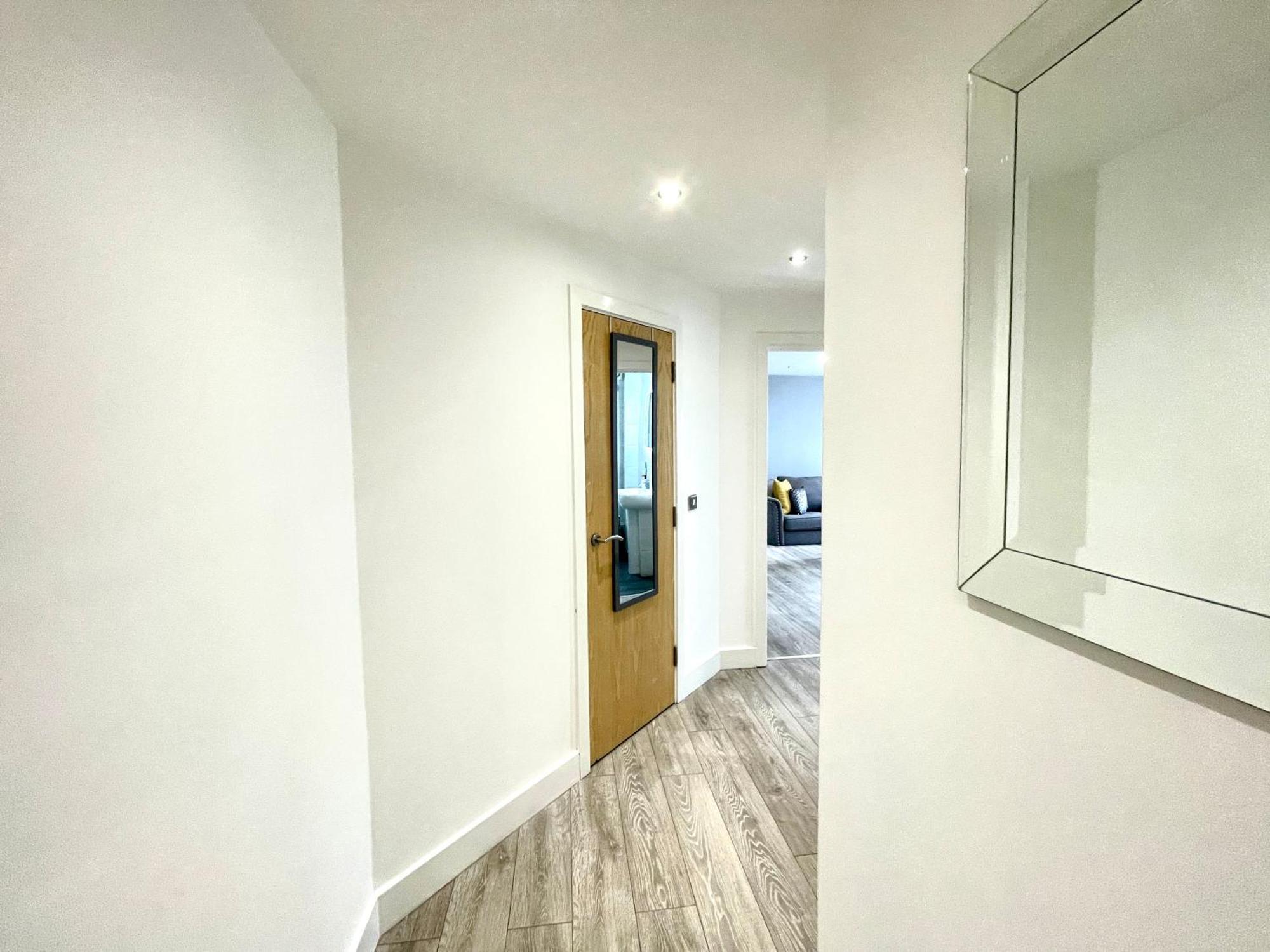Rnm - Business Professionals Stay, Walsall City Centre, 2 Bedroom With Ensuite And Bathroom, Entire Place, Kitchen & Washroom With Amenities, Smart Tv, Easy Access, Fast Wifi, Parking Nearby, Great Transport Links Exterior foto