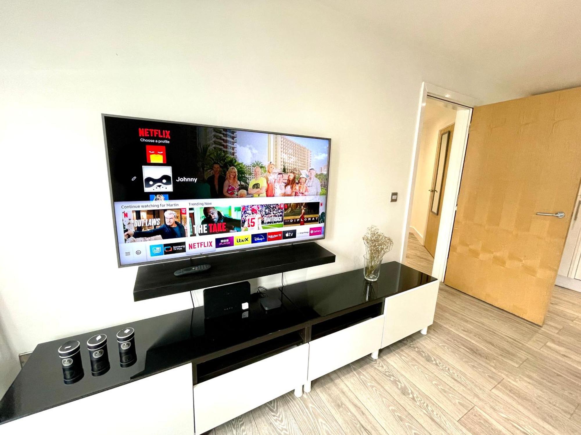 Rnm - Business Professionals Stay, Walsall City Centre, 2 Bedroom With Ensuite And Bathroom, Entire Place, Kitchen & Washroom With Amenities, Smart Tv, Easy Access, Fast Wifi, Parking Nearby, Great Transport Links Exterior foto