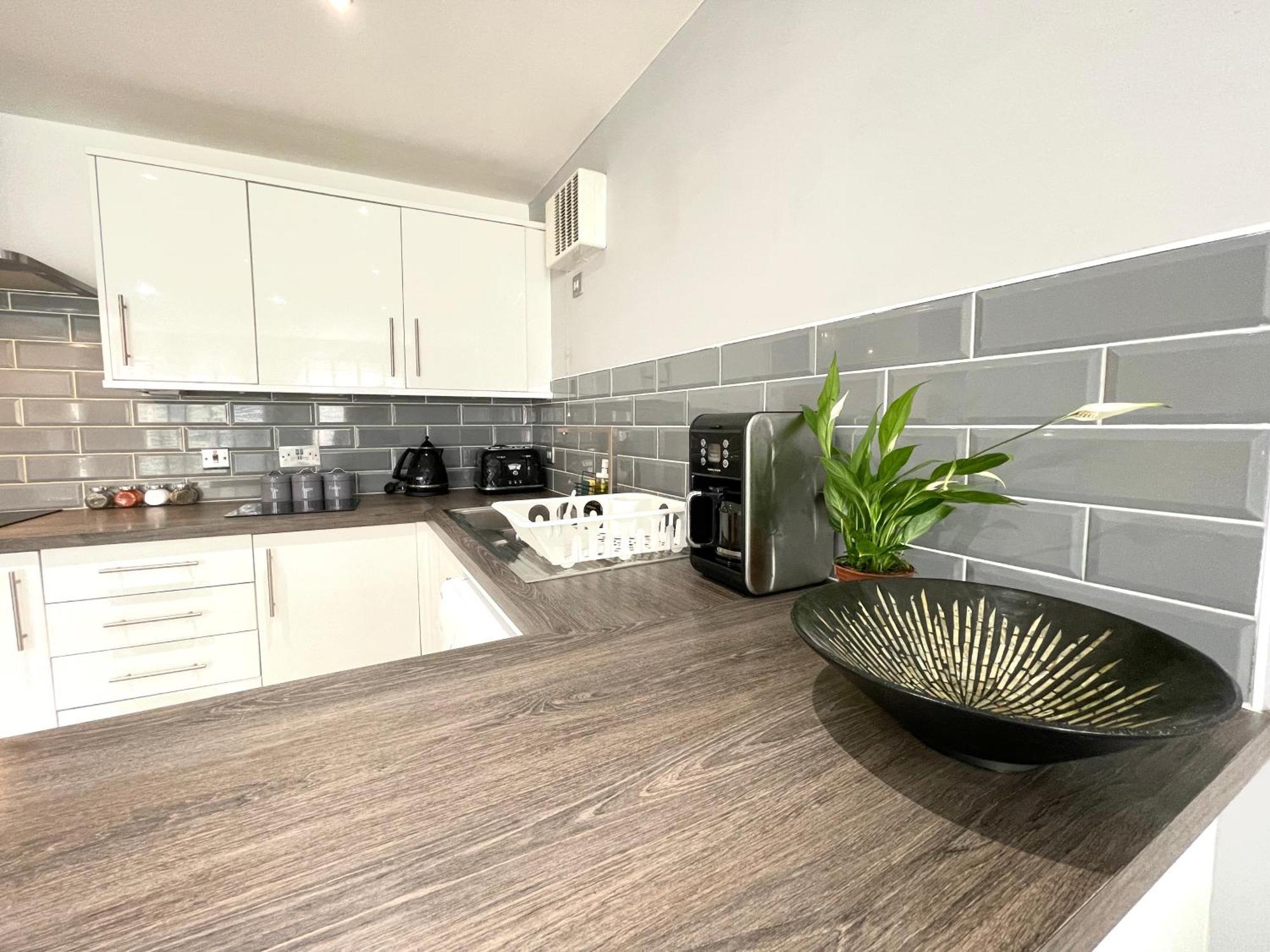 Rnm - Business Professionals Stay, Walsall City Centre, 2 Bedroom With Ensuite And Bathroom, Entire Place, Kitchen & Washroom With Amenities, Smart Tv, Easy Access, Fast Wifi, Parking Nearby, Great Transport Links Exterior foto